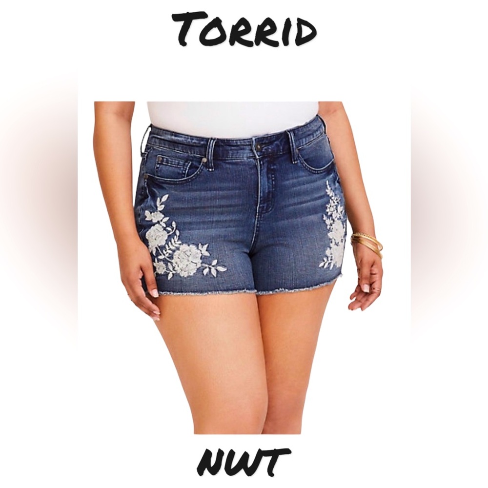 Torrid Blue Jean Cut Offs white rose embroidery zipper closure pockets NWT 26